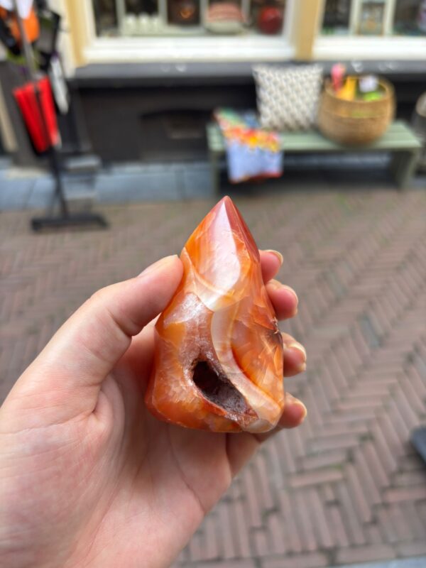 Sculptuur vlam carneool