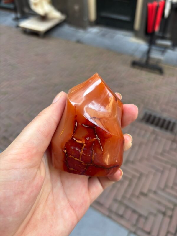 Sculptuur vlam carneool