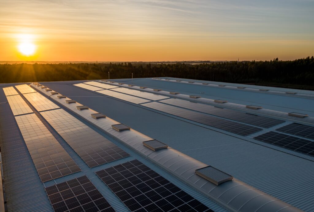 Zonne-energiesalland bedrijf installatie zonnepanelen